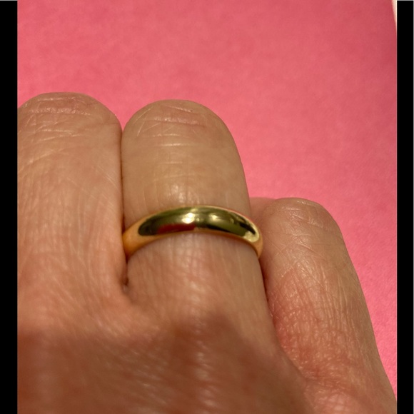 NWOT BAND RING GOLD TONE - Picture 1 of 7